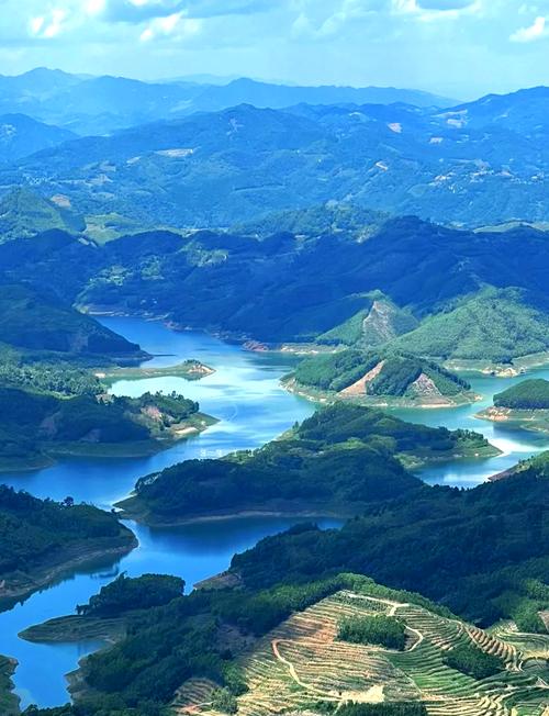 【私人獨立小團】《貴州‧秘境寨春》黃果樹大瀑布、貴陽、興義、安順、烏江寨 6 天 (GZS6)